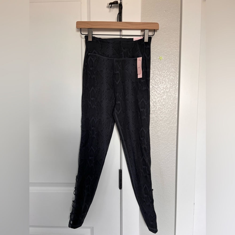 Victoria's Secret Incredible Studio Snakeskin Leggings Size 4